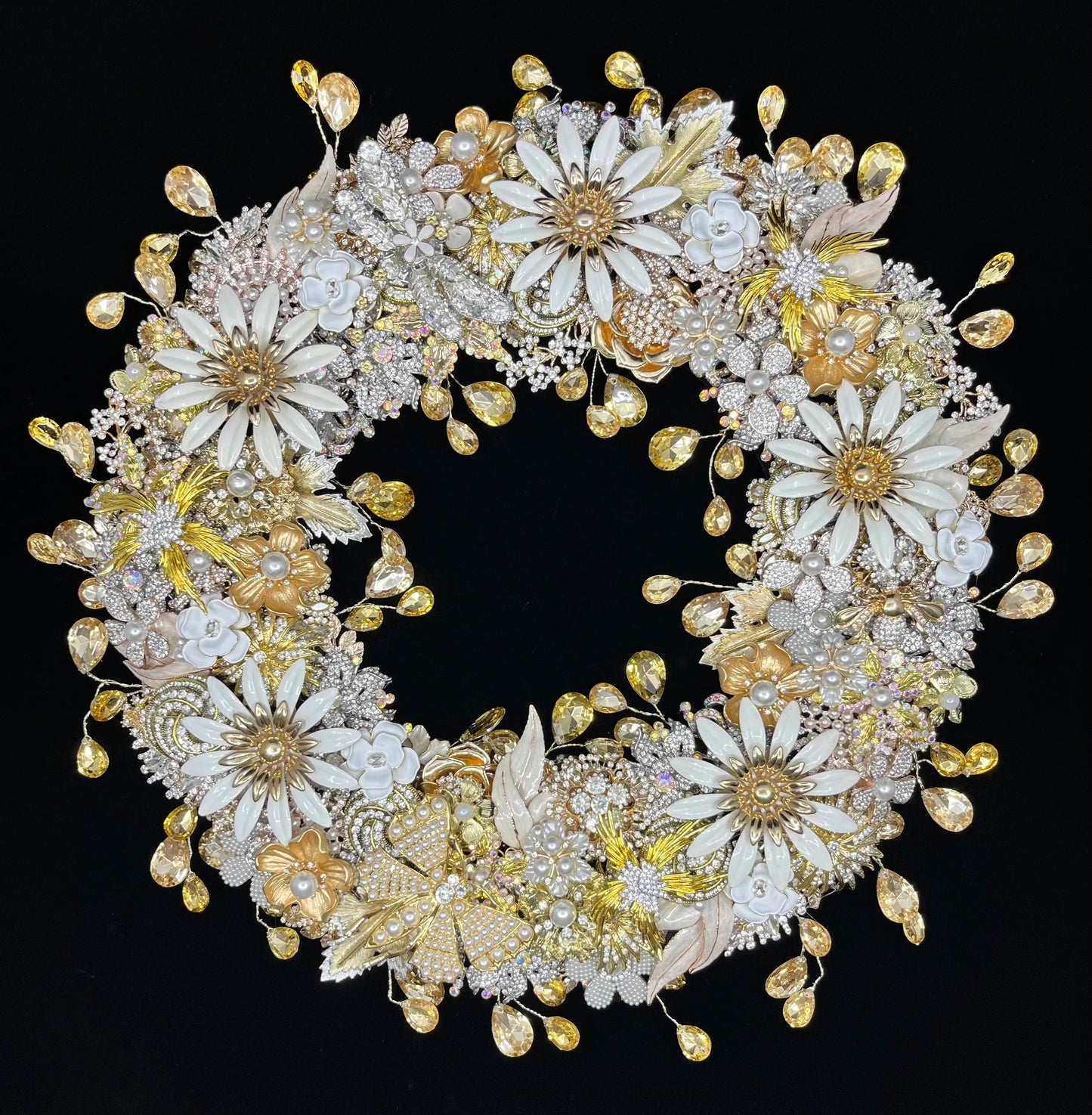 Garden Splendor Wreath wreath for holiday décor and seasonal displays.