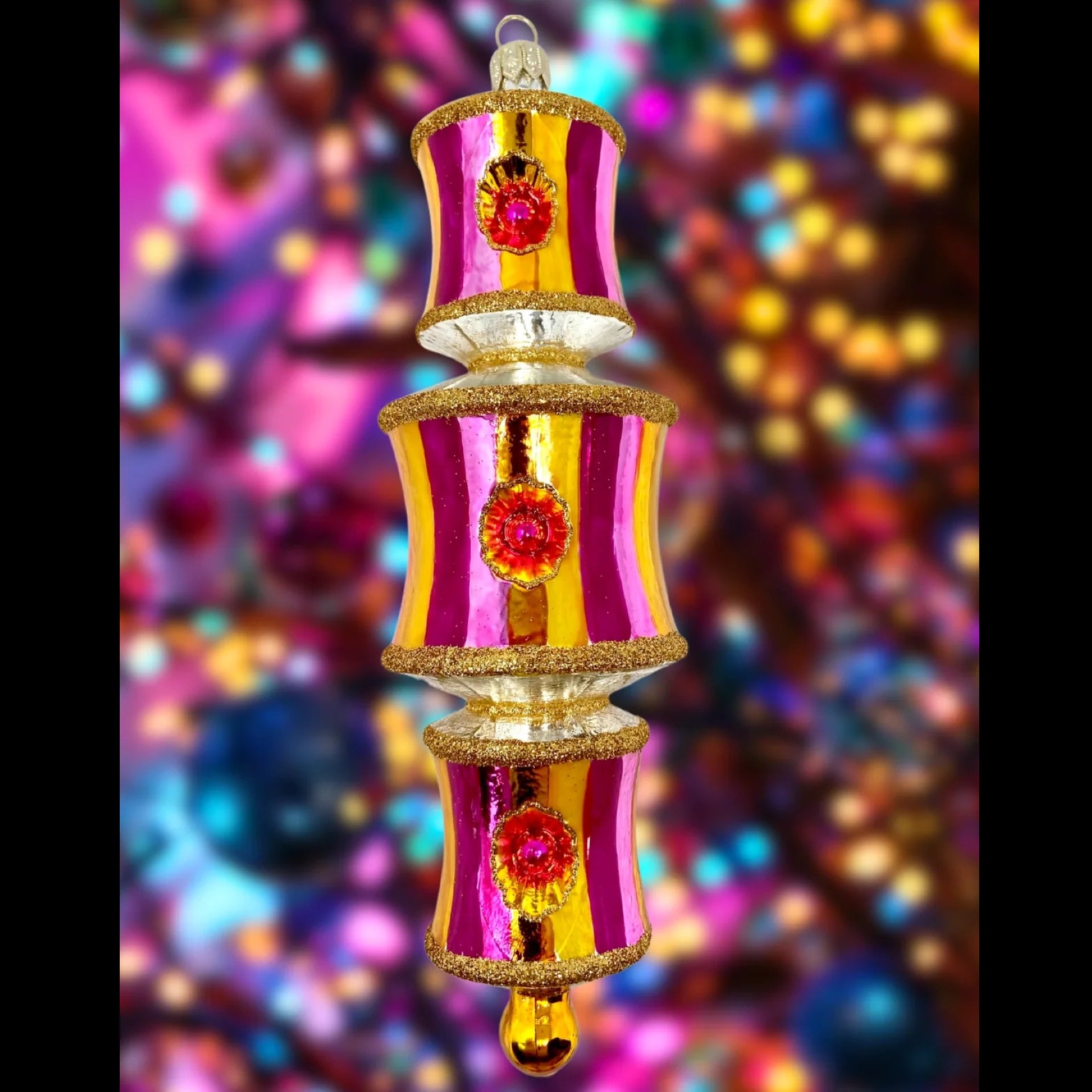 Hold Em Dazzler glass ornaments for holiday décor and seasonal displays.
